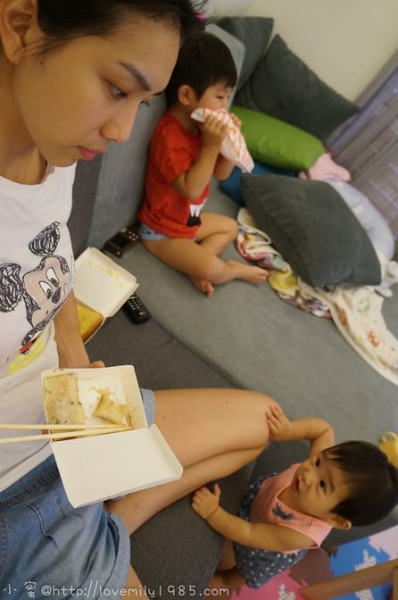【晶晶成長週記】餵食秀.國父紀念館溜溜.棒棒糖女孩.到處探索.吃到睡著.跟凸凸玩.《40W》