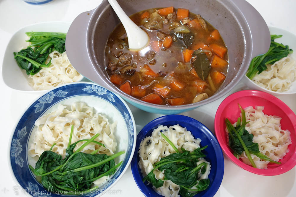 【廚房菜鳥。第一次煮飯就上手】在家也可吃牛肉麵～好神奇唷！而且食譜好簡單，又爆炸好吃der