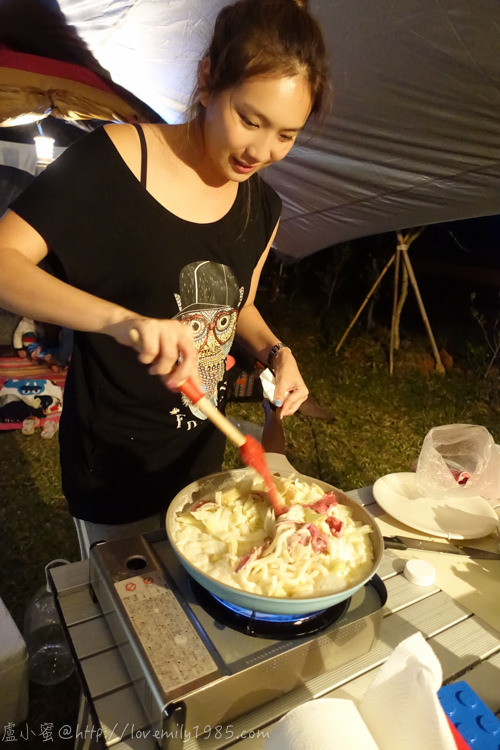 【廚房菜鳥x露營食譜】小孩超愛一鍋到底牛奶麵，要搭配個清爽的排骨蘿蔔湯，超簡單。食譜+實作