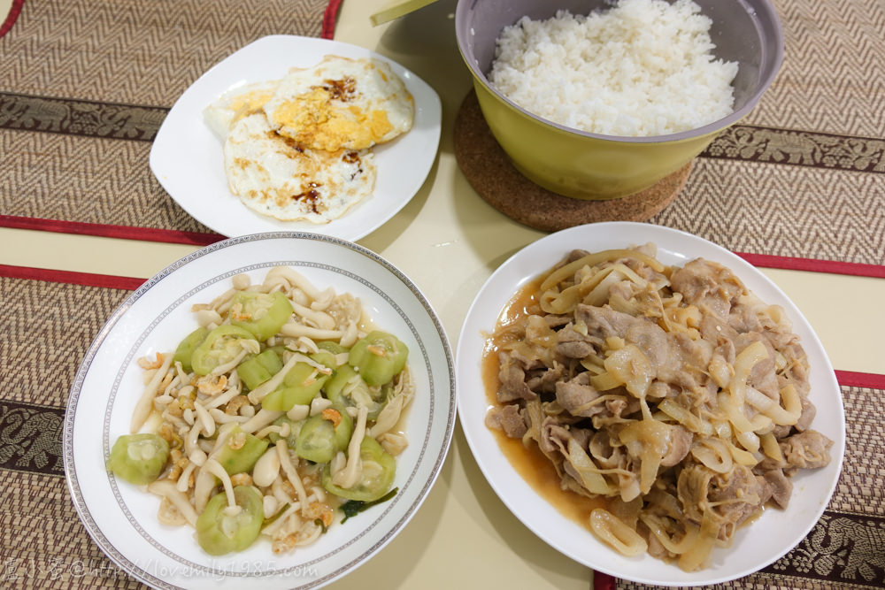 【廚房菜鳥。第一次煮飯就上手】超下飯的豬肉片味增燒.雪白菇滾絲瓜，煎顆蛋快速上菜！菜鳥自學食譜+實作