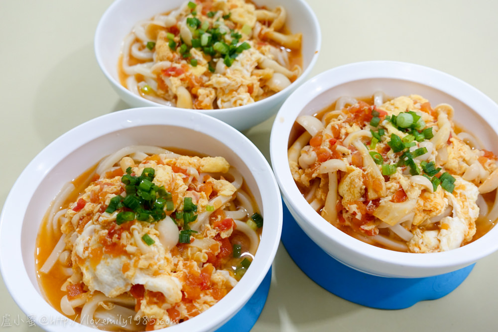 【廚房菜鳥x露營食譜】烏龍麵的最極致簡單快速上菜「蕃茄蛋菇烏龍湯麵」，超簡單備料～食譜&實作