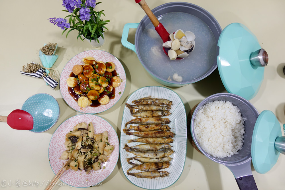 【廚房菜鳥。廚房好物】頂級陶瓷不沾鍋「韓國NEOFLAM  Carat鑽石鍋」tiffany藍夢幻進駐廚房。菜鳥必入手的不沾鍋，同場加印廚房實用小物(節能板/NEOFLAM彩色不鏽鋼刀/食物料理夾/多功能剪刀/不鏽鋼柄矽膠耐溫鏟)