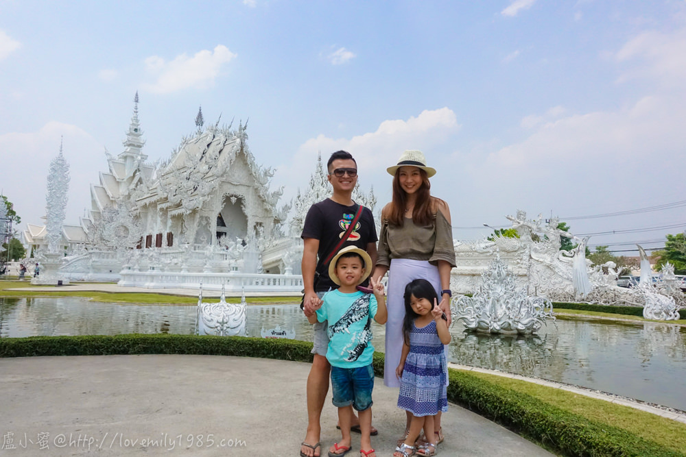 【泰國。清邁】超親近動物的親子自由行 Day4-1 包車清萊一日遊。必走景點～白廟。Wat Rong Khun