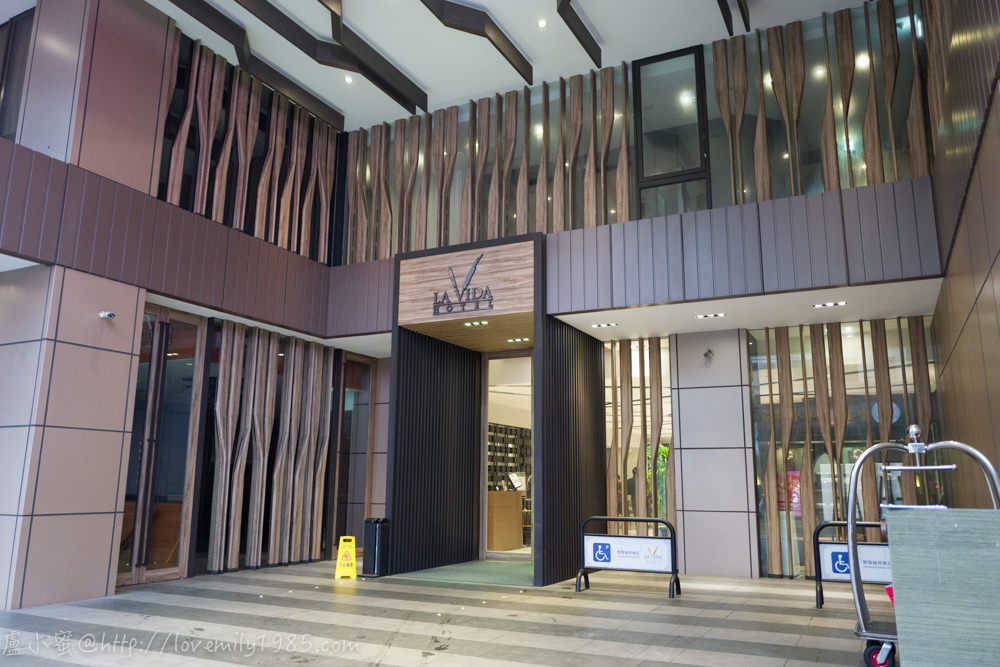 【台中逢甲推薦住宿】逢甲商旅La Vida Hotel。走路就可到逢甲夜市，吃吃喝喝機能100分！親子旅遊/海外遊客/吃貨組，激推的四星級飯店