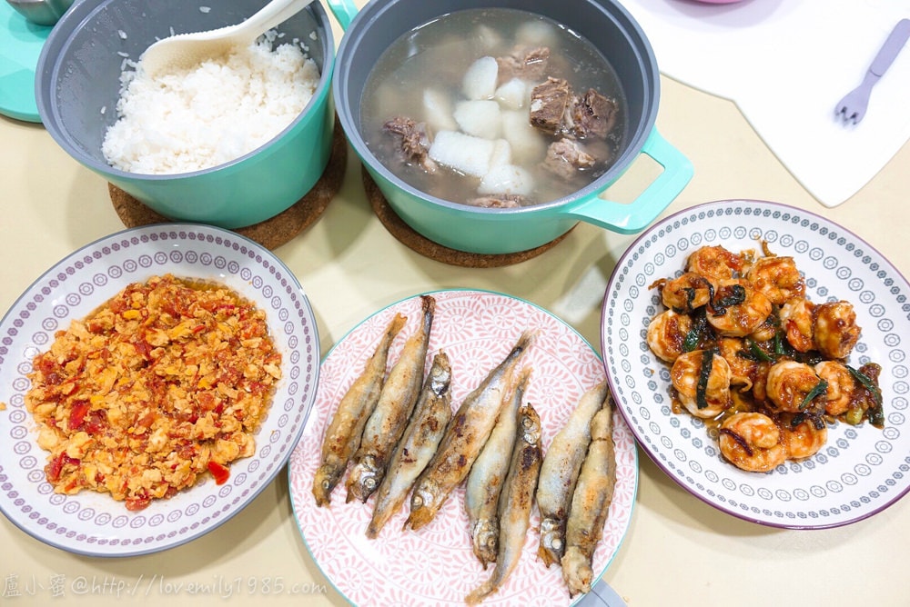 【廚房菜鳥。第一次煮飯就上手】很下飯的「蔥燒蝦仁」、家有挑嘴小孩必學「番茄炒蛋」、營養滿分「酥炸柳葉魚」～再加一鍋「山藥排骨湯」，三菜一湯食譜+實作