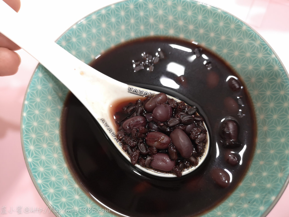 【廚房菜鳥。第一次煮飯就上手】營養滿點的「紫米紅豆湯」，零失誤第一次煮甜點，也是女生補血補鐵很好的甜點(紅豆免泡水電鍋煮)