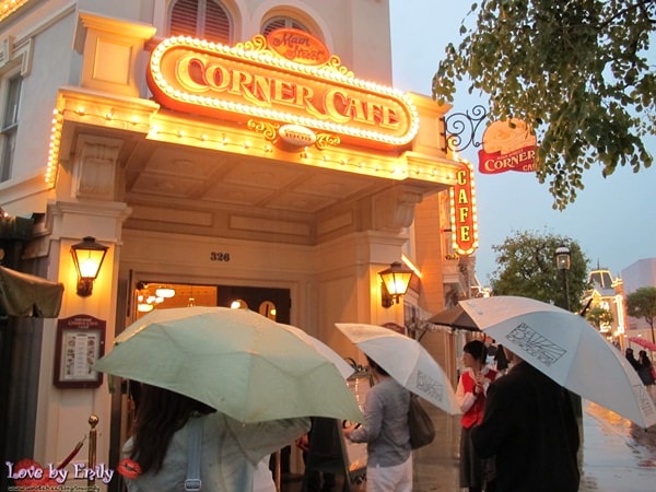 胖na出國初體驗。香港HK。 Day2-3　迪士尼樂園【Corner Café。育嬰室】→好萊塢酒店玩nana