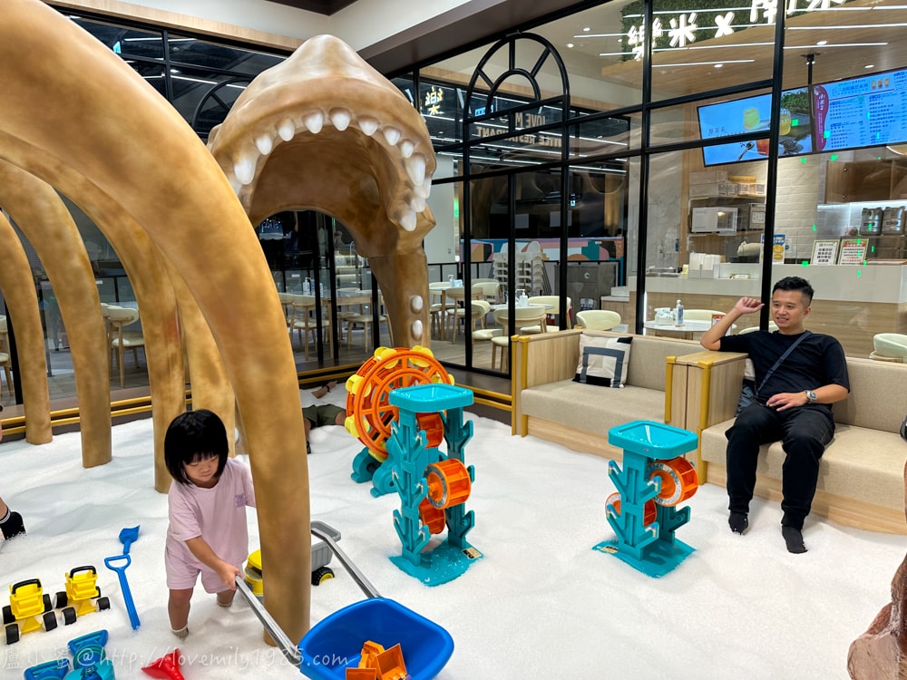 新北室內樂園推薦【新店裕隆城 樂米樂園-北美館】超豪華450坪!設施豐富可以玩超級久~不限時間還有家長座位的親子樂園館 - 第32張圖