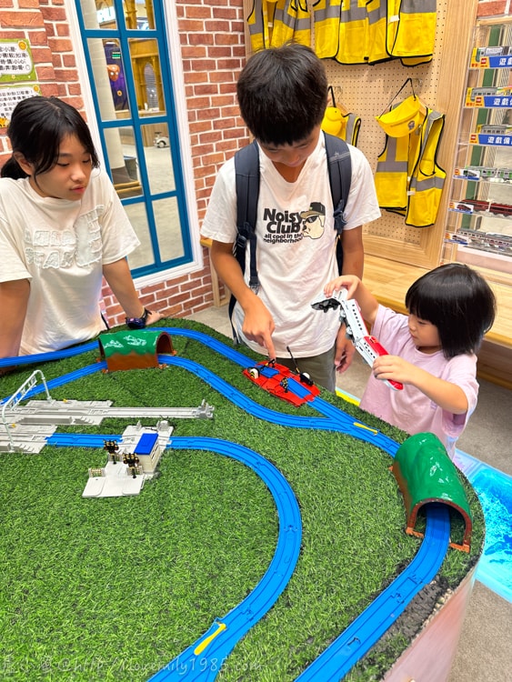 新北室內樂園推薦【新店裕隆城 樂米樂園-北美館】超豪華450坪!設施豐富可以玩超級久~不限時間還有家長座位的親子樂園館 - 第23張圖