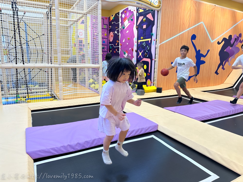 新北室內樂園推薦【新店裕隆城 樂米樂園-北美館】超豪華450坪!設施豐富可以玩超級久~不限時間還有家長座位的親子樂園館 - 第36張圖