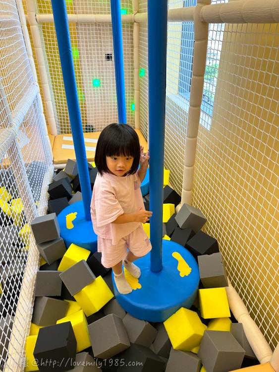 新北室內樂園推薦【新店裕隆城 樂米樂園-北美館】超豪華450坪!設施豐富可以玩超級久~不限時間還有家長座位的親子樂園館 - 第38張圖