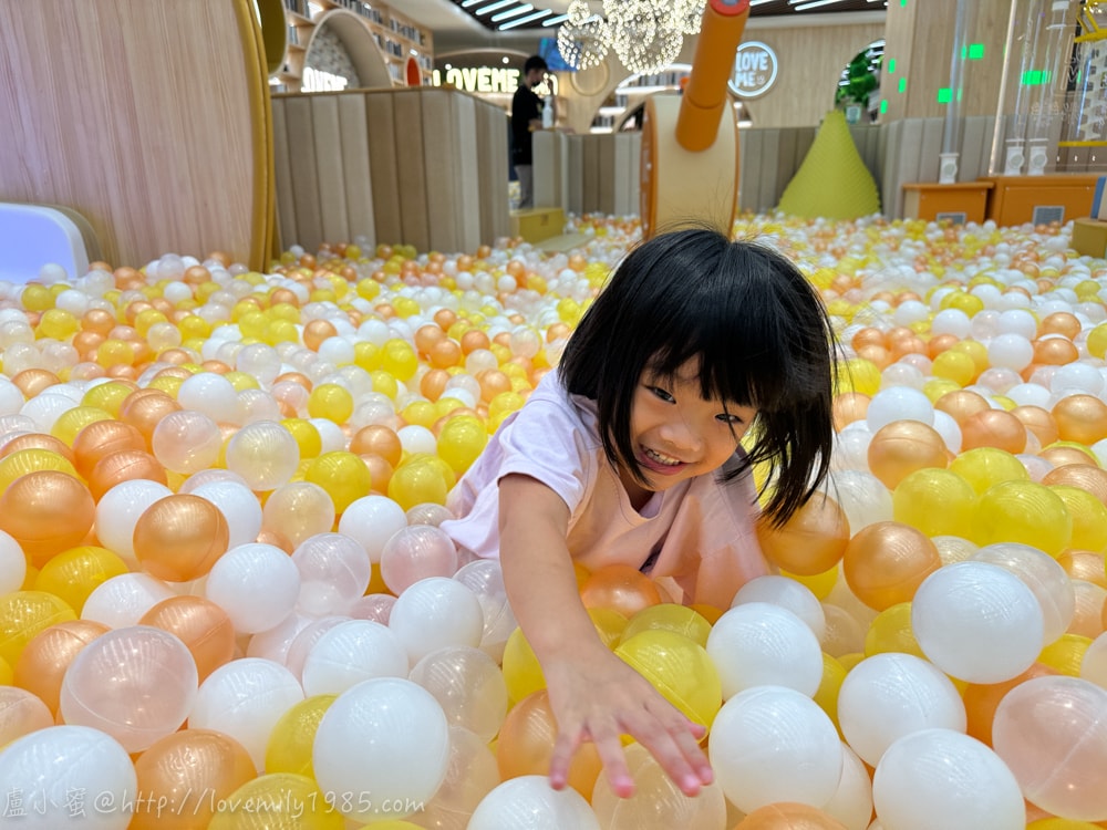 新北室內樂園推薦【新店裕隆城 樂米樂園-北美館】超豪華450坪!設施豐富可以玩超級久~不限時間還有家長座位的親子樂園館 - 第57張圖