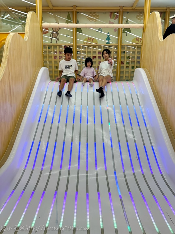 新北室內樂園推薦【新店裕隆城 樂米樂園-北美館】超豪華450坪!設施豐富可以玩超級久~不限時間還有家長座位的親子樂園館 - 第55張圖