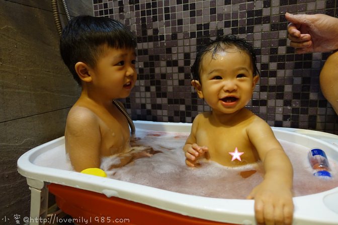 【兒物】施巴pH5.5嬰兒泡泡露，讓兄妹倆整天都想洗澡XD(文末有禮)