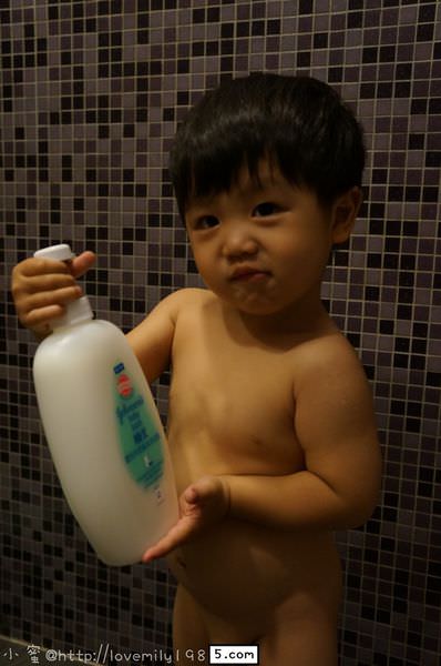 嬌生嬰兒牛奶純米沐浴乳→玩玩故事製造機～跟孩子一起成長每一刻！